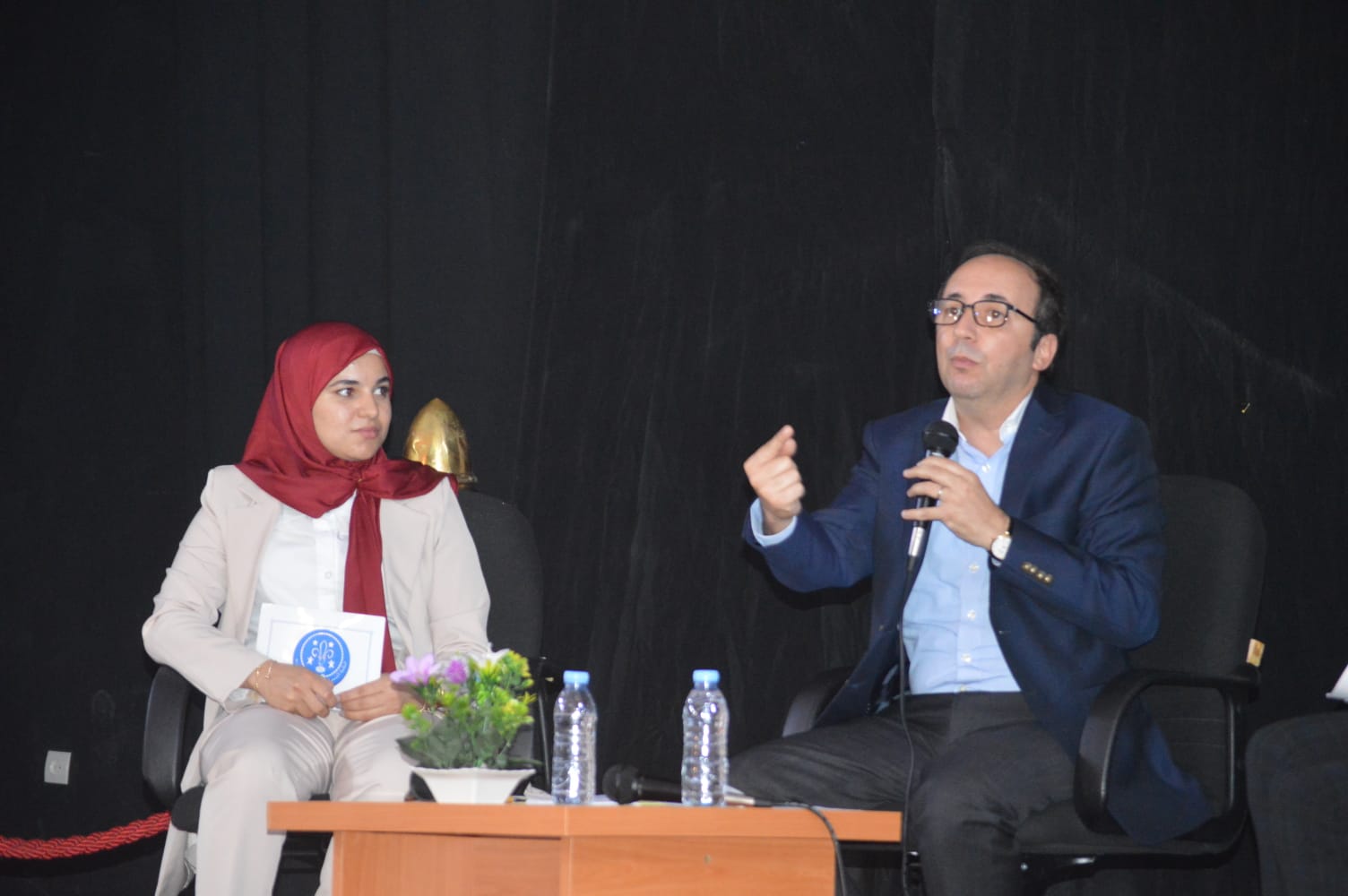 الدكتور انس الدكالي في لقاء مع شباب بنسليمان حول موضوع “دور الشباب في التنمية الاجتماعية والاقتصادية”