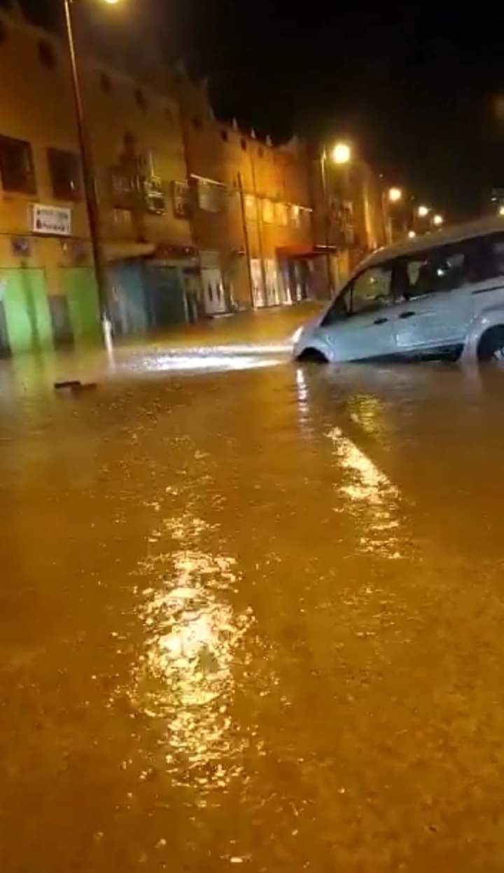 شاهد ..امطار رعدية قوية بمدينة تنغير
