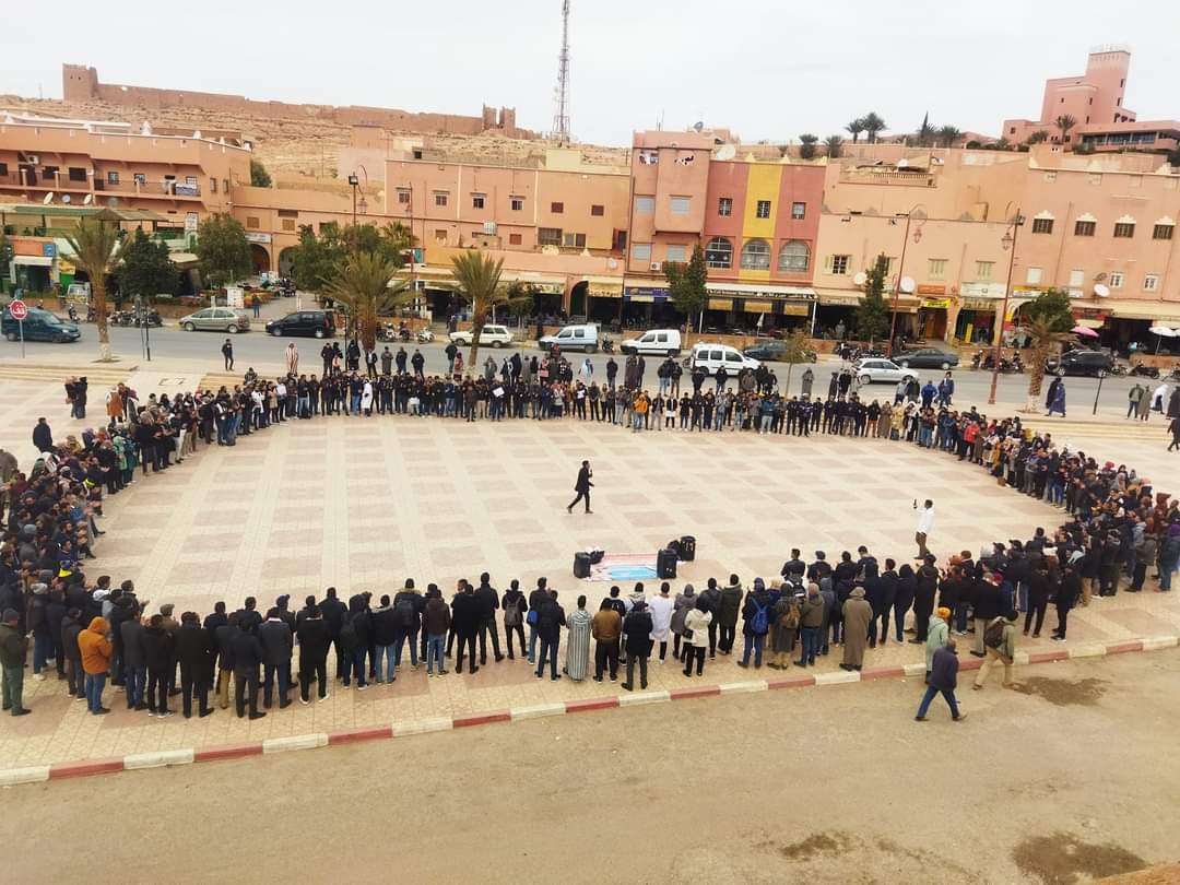 تنغير ..الاساتذة يخرجون للشارع ويعدون شكيب بنموسى بشتاء ساخن ￼