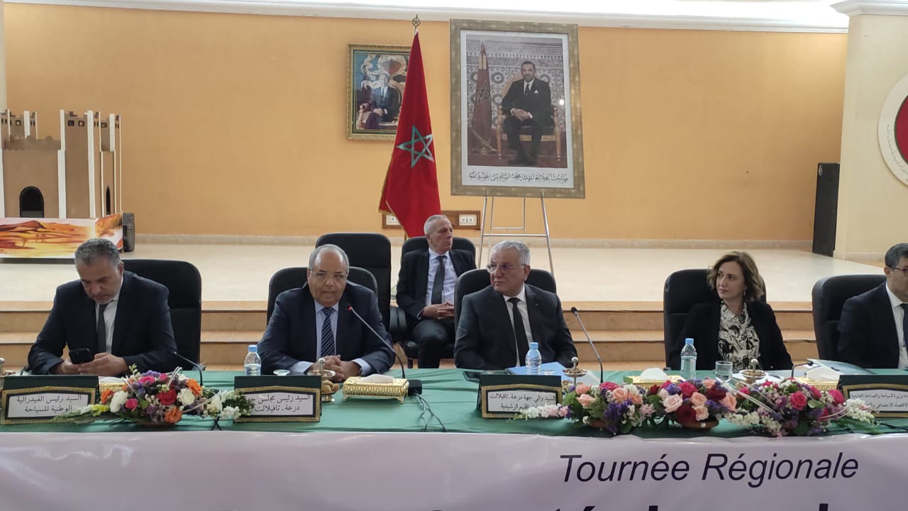 فاطمة الزهراء عمور تلتقي بفاعلي جهة درعة تافيلالت في الراشيدية في إطار الجولات الجهوية لورقة طريق السياحة