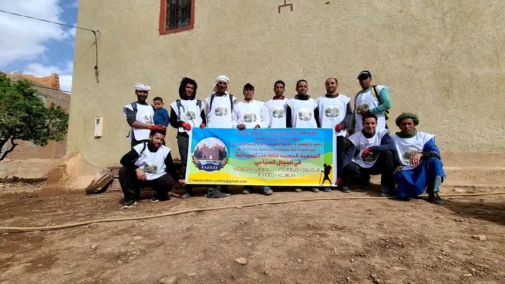 أيت سدرات…الجمعية المهنية للكفاءات الميدانية في المجال السياحي تنظم حملة تحسيسية في نظافة المناطق السياحية