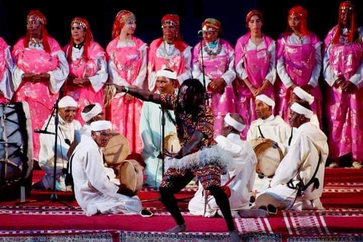 كرنفال فنون أحواش في نسخته 12 بإيقاعات العالم يجوب شوارع ورزازات