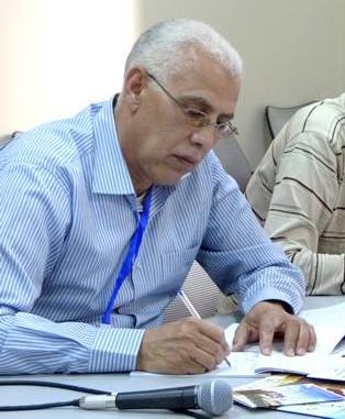 فكرة أعجبتني كثيرا.. ما حاجتنا للسيوف ولا رؤوس بيننا تستحق القطف….