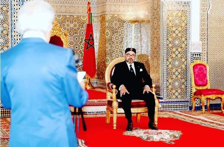 جلالة الملك يستقبل والي بنك المغرب