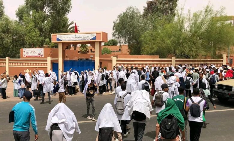 ورزازات: الأساتذة المتدربون يقاطعون امتحان التخرج بسبب تأخر صرف المنح وإطار يعرض عليهم 100 درهم للعدول عن الاضراب