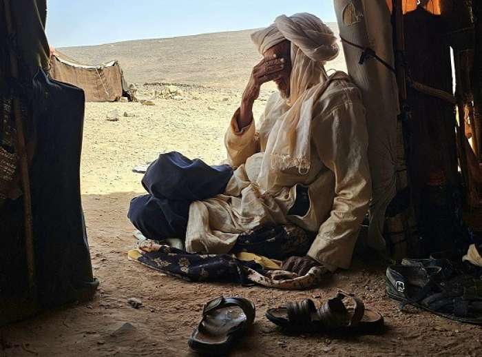 ابحثوا عنا فقد أضعفتنا الشدائد وأبكتنا المحن شوقا إليكم