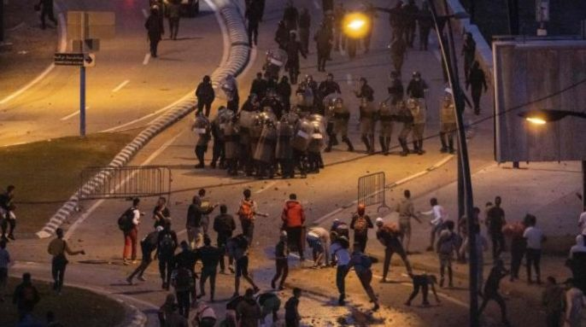 المحكمة الابتدائية بتطوان تصدرمجموعة أحكام في حق عشرات المتهمين المشتبه في علاقتهم بالتحريض الجماعي على “الهجرة الجماعية”