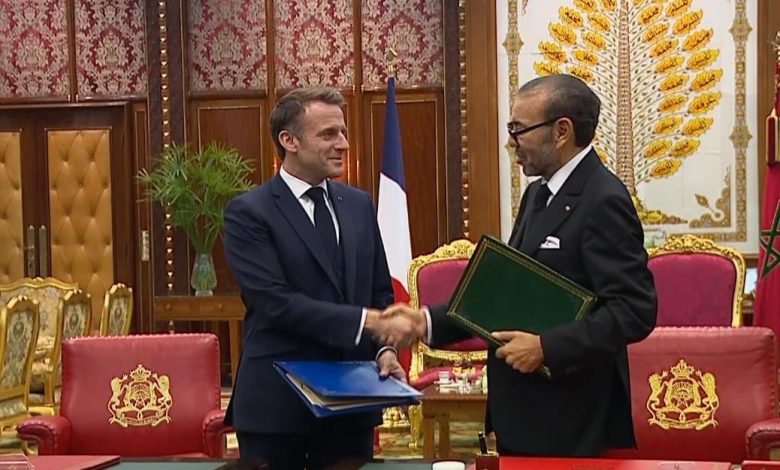الملك محمد السادس وماكرون يوقعان الإعلان المتعلق بالشراكة الاستثنائية الوطيدة بين المغرب وفرنسا