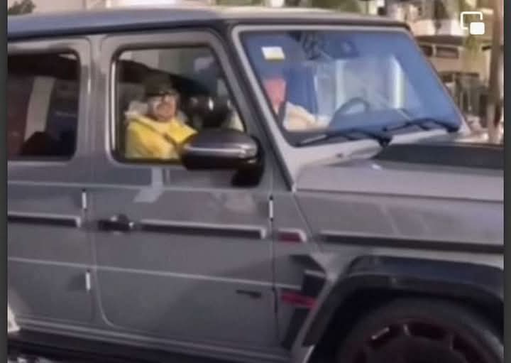 الملك محمد السادس يجري جولة تفقدية في شوارع الرباط