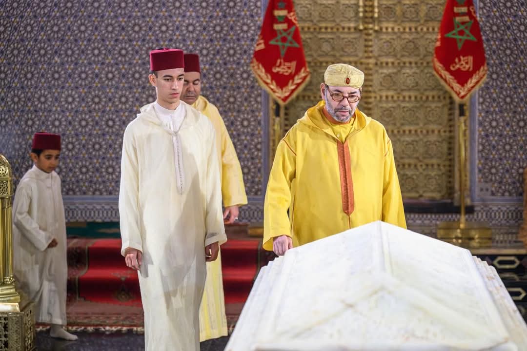 أمير المؤمنين صاحب الجلالة الملك محمد السادس يترحم على روح جلالة المغفور له الملك محمد الخامس